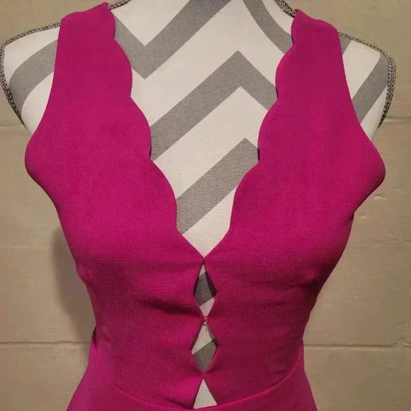 Adeyln Rae Serena Fit and Flare Scallop Dress Fuchsia Size XS EUC. - Picture 2 of 13